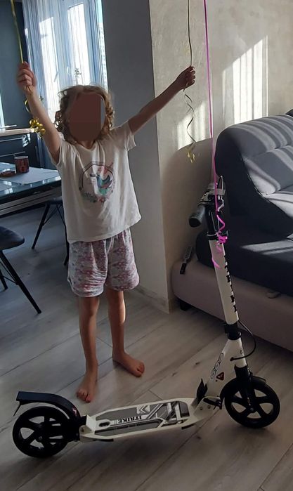 Гарний, надійний самокат