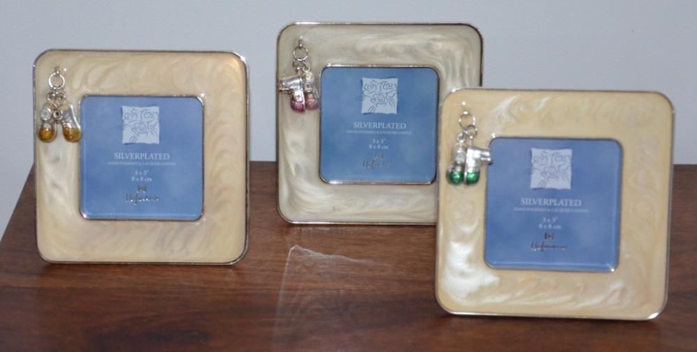 Molduras para fotos 8 x 8 cm, com “madrepérola” e banhadas a prata