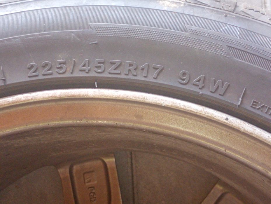 Sprzedam opony do samochodu  Subaru impreza sprzedam całość