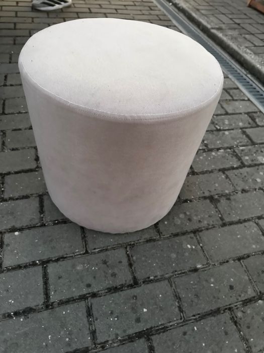 Banco bege da loja Kasa