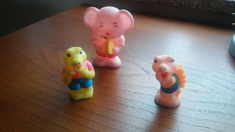 Bonecos vários bom estado