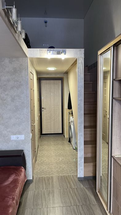 Продам дворівневу квартиру-гостинку