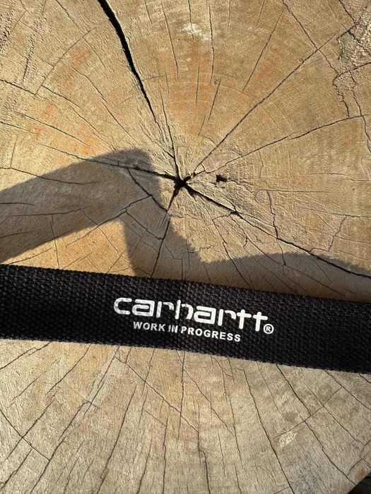 Czarny pasek carchart z klamrą o srebrnym kolorze