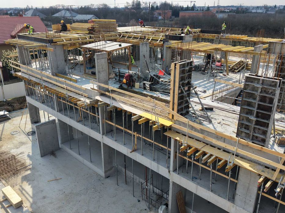 Wynajem i sprzedaż szalunków rusztowań podnośników kontenerów ogrodzeń