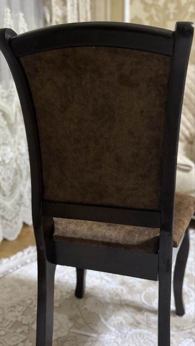 Стілці у вітальню