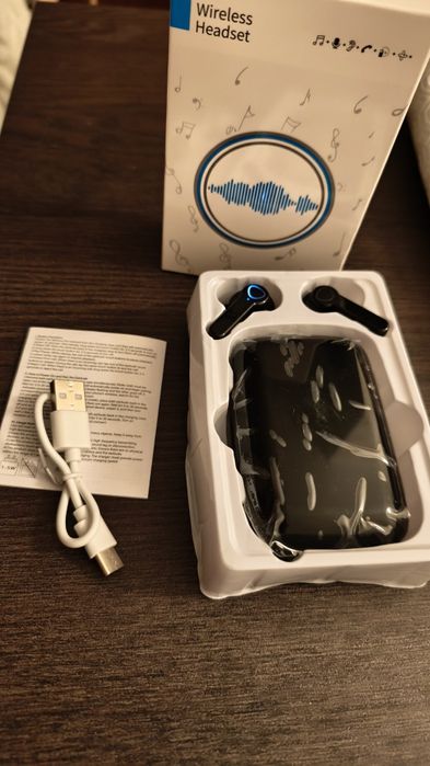 3-in-1 Bluetooth Headphones with Power Bank and Flashlight64170796711171124