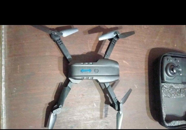 Vendo drone e coluna