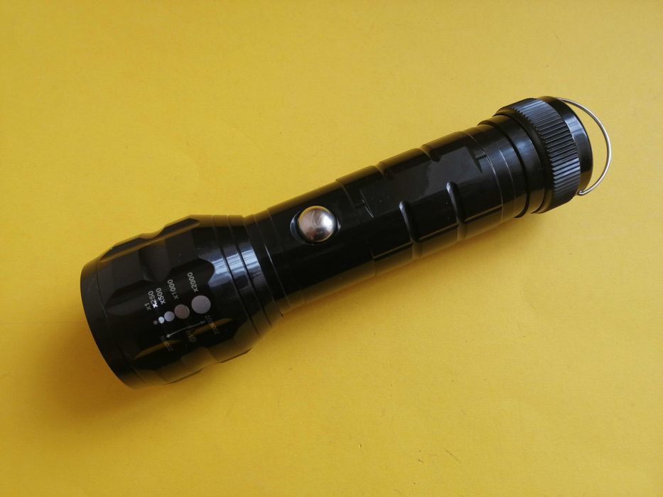 Latarka - led - zoom - kompas