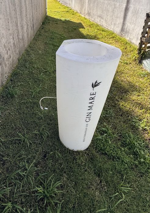 Vasos iluminados com 110 cm de altura