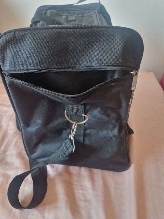 Bolsa para transporte para cães ou gatos com padrão para voo internacional, tem duas aberturas, bem confortável para seu pet.
