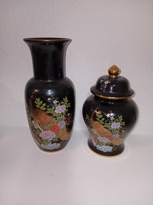 Conjunto de jarra e pote oriental