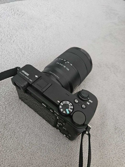 Aparat Sony a6600 body wraz z obiektywem Sony. Stan idealny