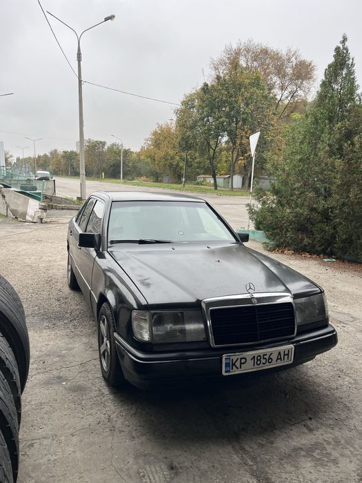 Mercedes-Benz W124 E230