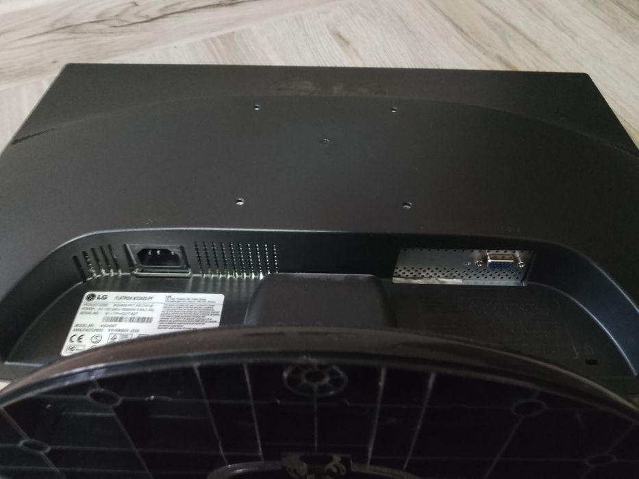 Монітор LG Flatron.