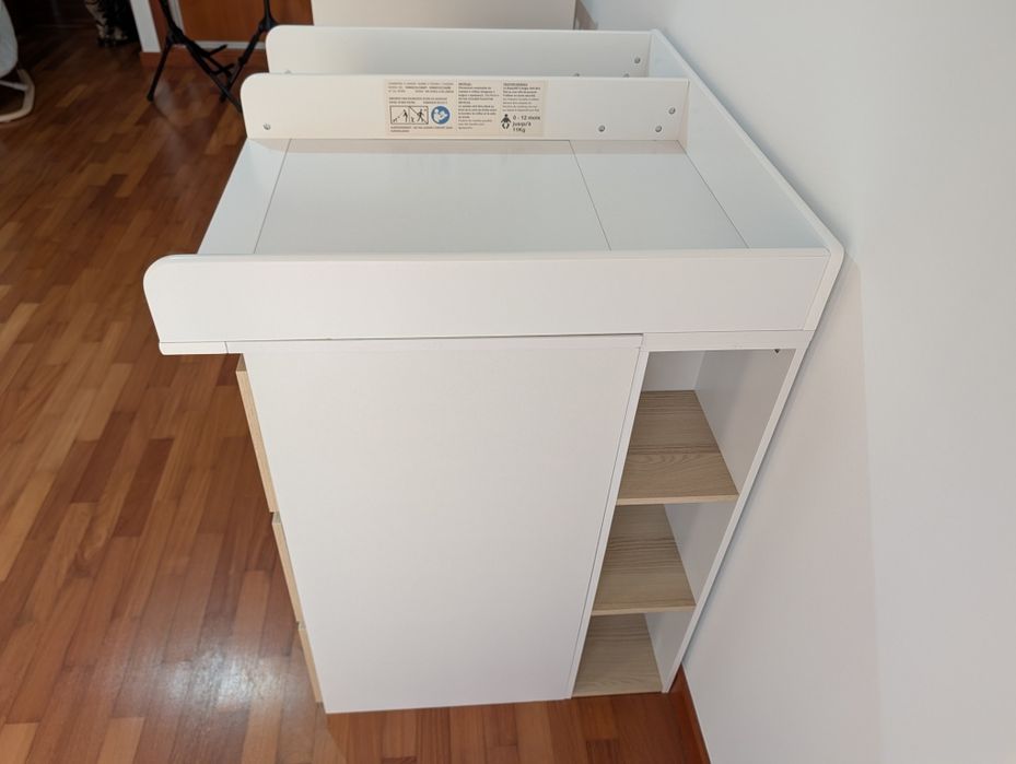 Cómoda modular com muda-fraldas
