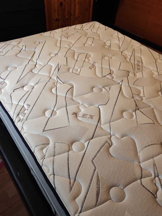 Cama de casal com estrado e colchão