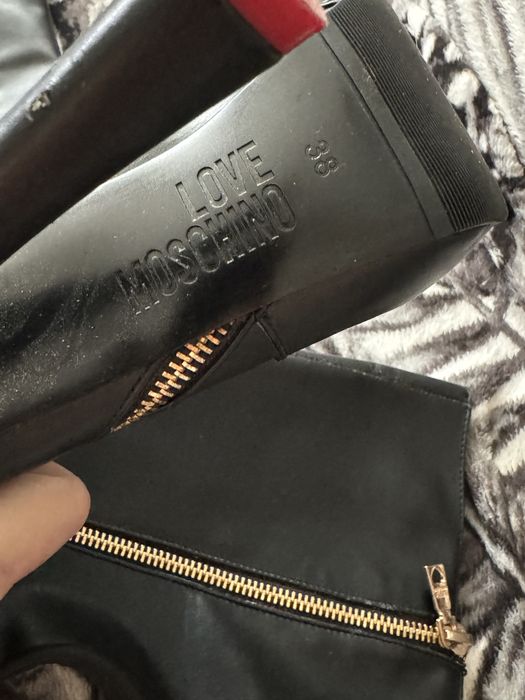 Kozaki na wysokim obcasie i platformie love moschino rozmiar 38 czarne