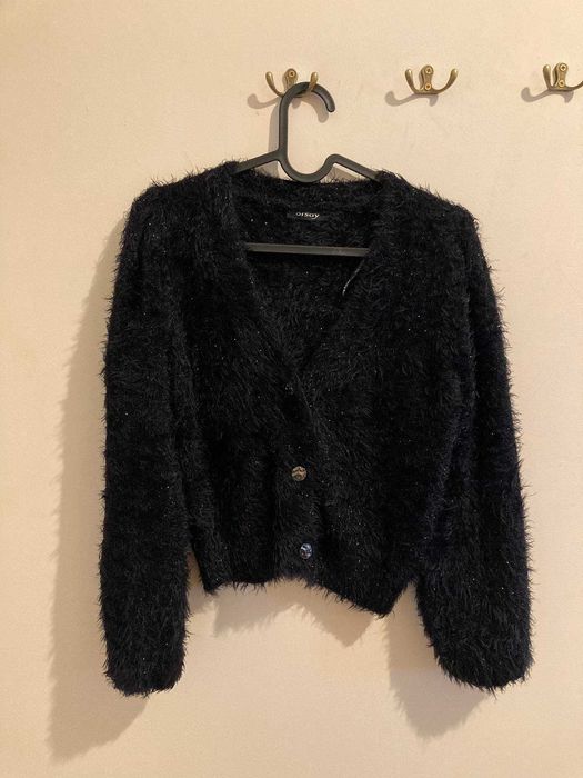sweter włochaty cekiny