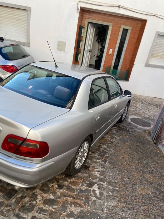 Carro     Modelo: Mitsubishi Carisma Sedan