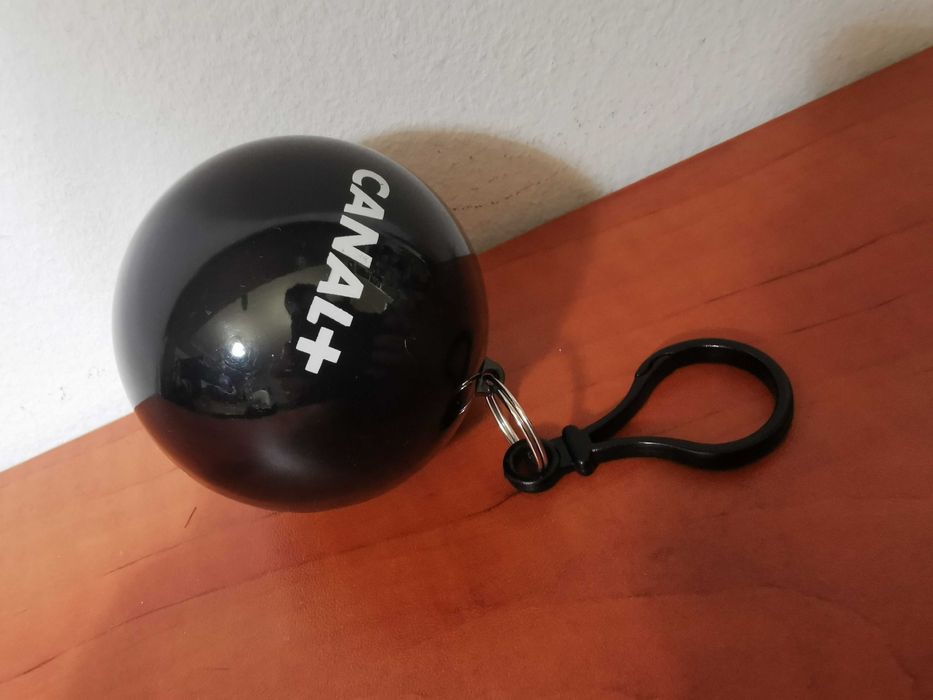 Płaszcz przeciwdeszczowy, peleryna w okrągłym breloku, czarny