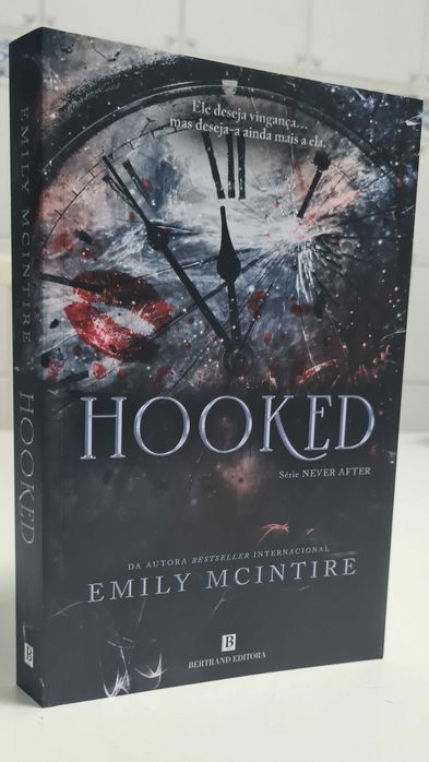 Livro Hooked - Emily McIntire (Edição em Português - Bertrand)