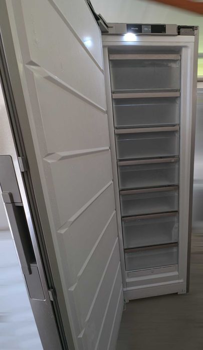 Zamrażarka wolnostojącą Miele FNS 4882 D edt/cs – stan bardzo dobry