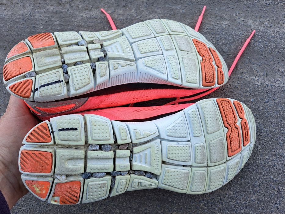 Кросівки жіночі  40- 41 рр