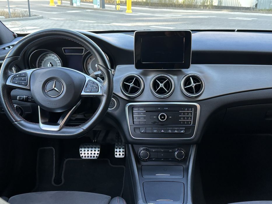 Mercedes-Benz CLA 180 pakiet AMG