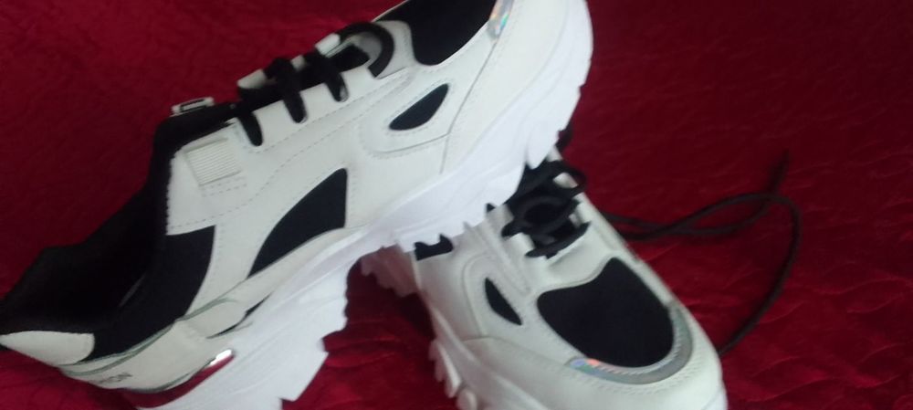 Женские кроссовки 40-41  р