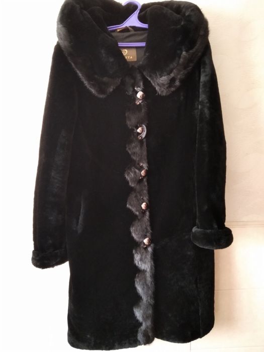 Шуба натуральна   мутон 46 р