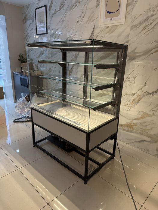 Холодильна вітрина Holodnyj Mid