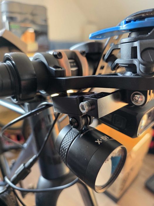 Busch & Muller IQ-X E + Zasilanie na Power Bank USB-C