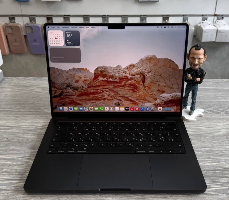 MacBook Pro 14  M4 / RAM 24 / SSD 1 TB / GPU 10 / CPU 10 / Space Black / 2024 / MDM