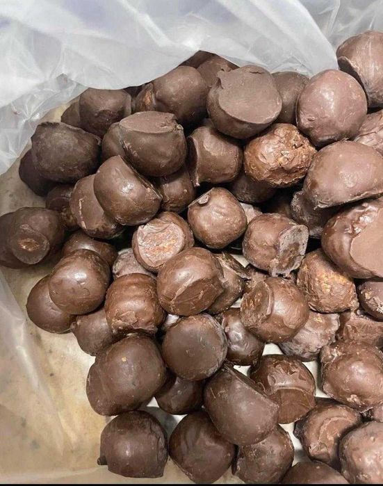 Некондиция -шоколад, печенье, конфеты, рулеты.