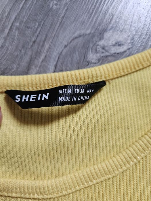 Żółty crop top Shein. Rozmiar M.
