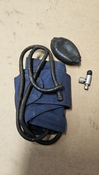 ciśnieniomierz PRLTH-2 z 1985 roku.