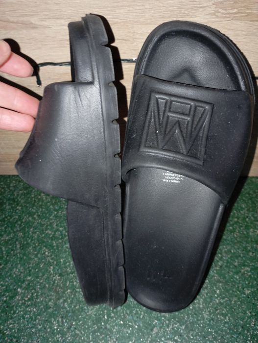 Sprzedaję klapki. H&M