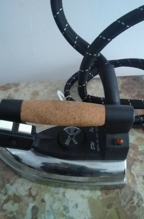 Ferro de engomar com caldeira