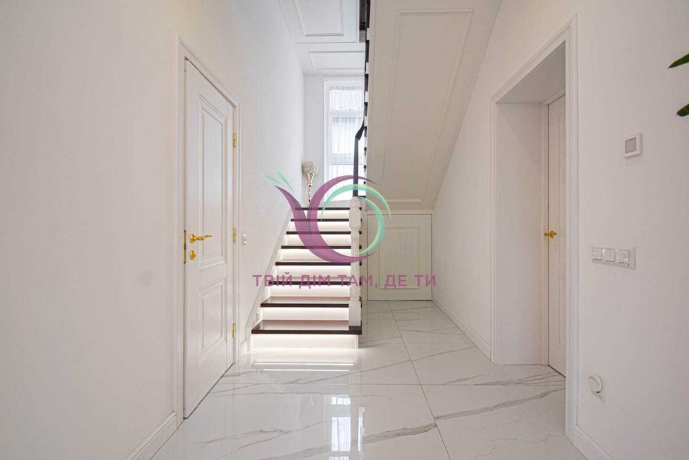 5-к. будинок 176 м2 з власним подвір’ям за вул. Гузара