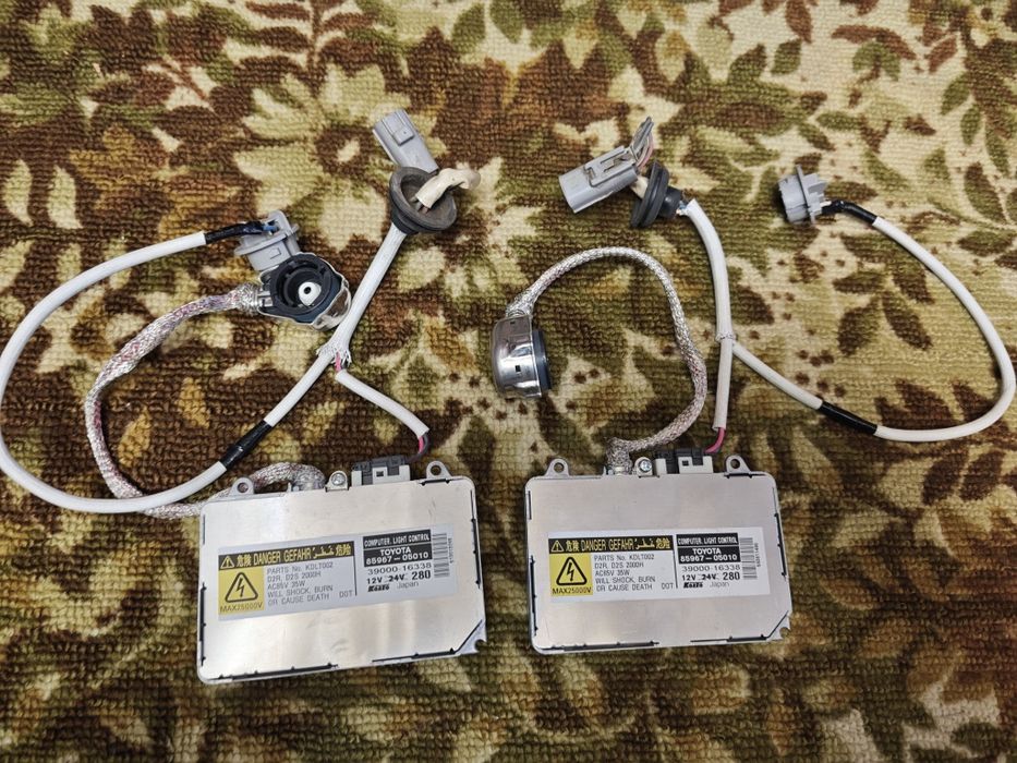 Оригінальний блок розпалу ксенону Toyota Lexus Koito 85967-05010 (D2S/