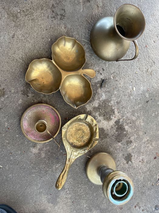 Antiguidades antigas em latão