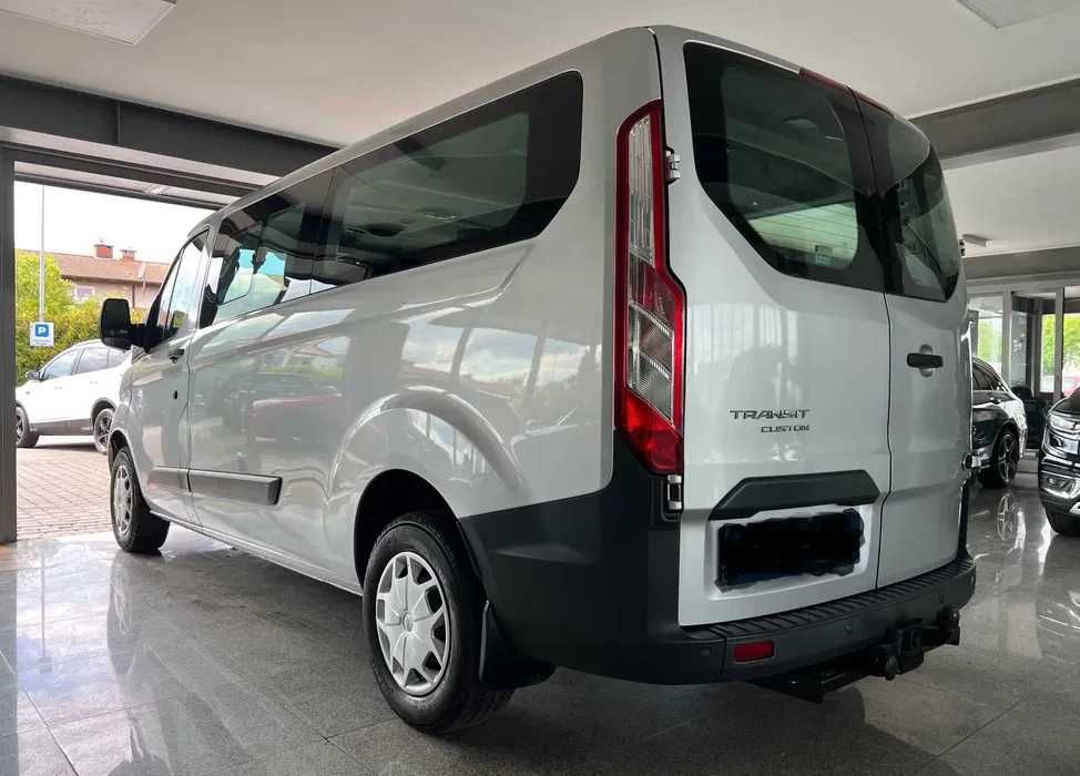 Wynajem busa 9 osobowego, wyjazdy krajowe i zagraniczne + BOX dachowy