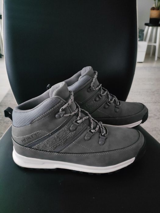 Buty rozmiar 39 .