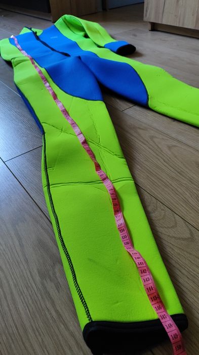 Gruba, długa pianka do pływania r. S