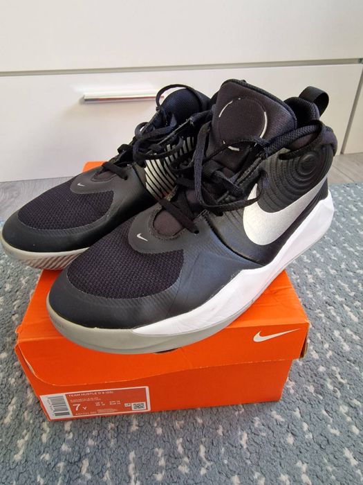 Buty sportowe koszykówka Nike Team Hustle D9 stan bdb roz 40 basketbal