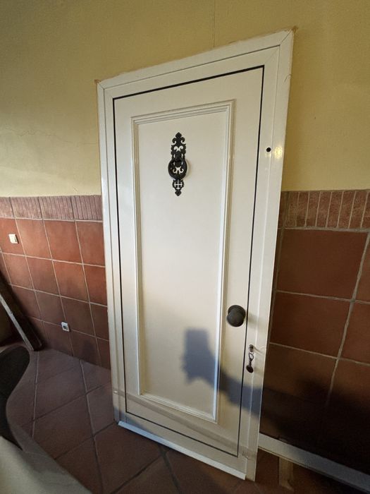 Porta Branca de Aluminio c/ Caixilho