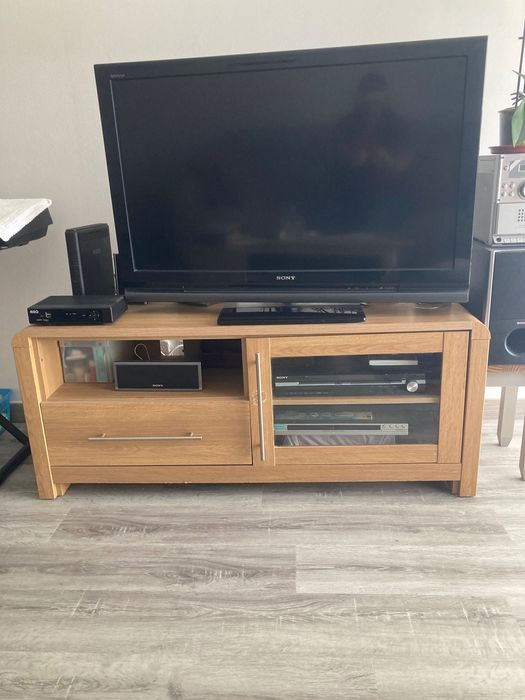 Vende-se um armário com gaveta para TV