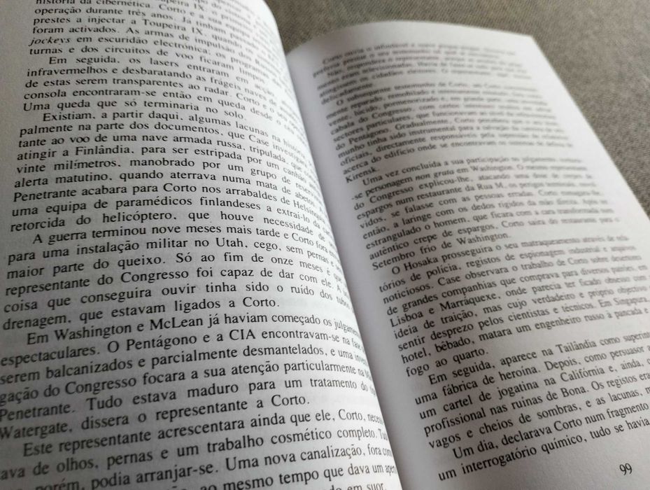 Livro "Neuromante" William Gibson