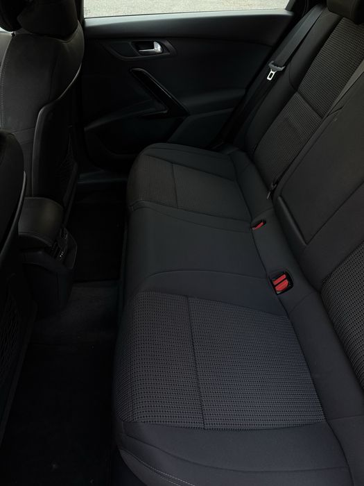 Peugeot 508 SW 2012
