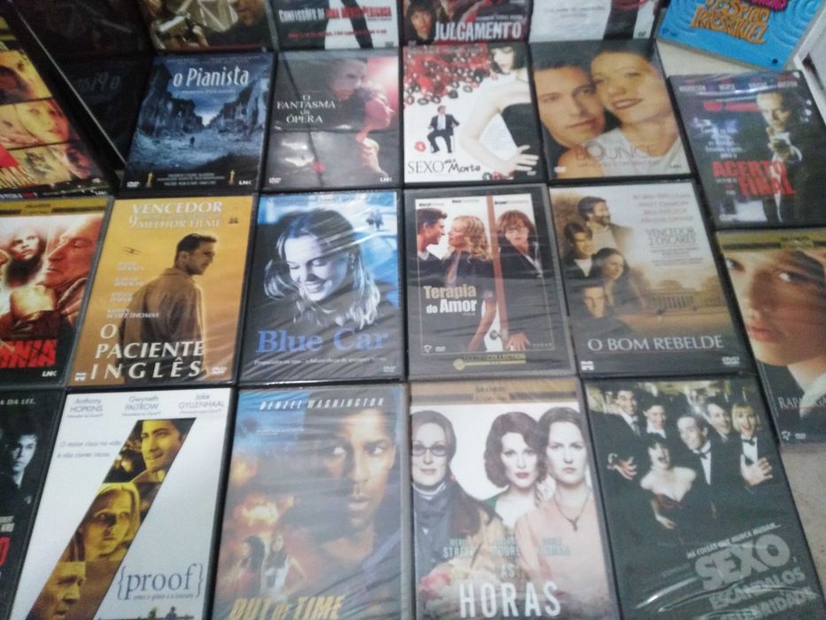 Conjunto de Leitor de DVD Mitsai c/ Comando + 27 Dvds (Alguns selados)